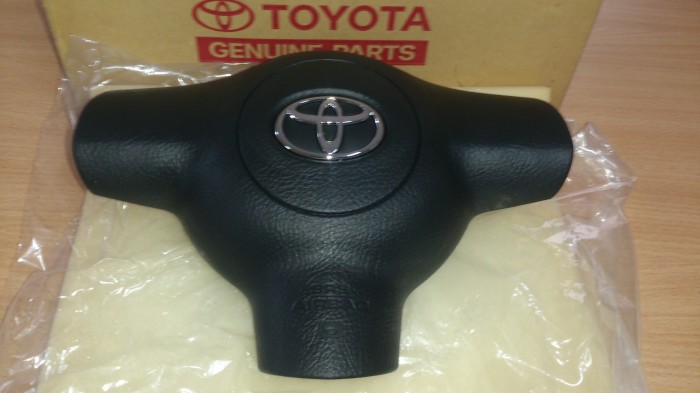 Подушка безопасности водителя TOYOTA RAV4 4513042110C0