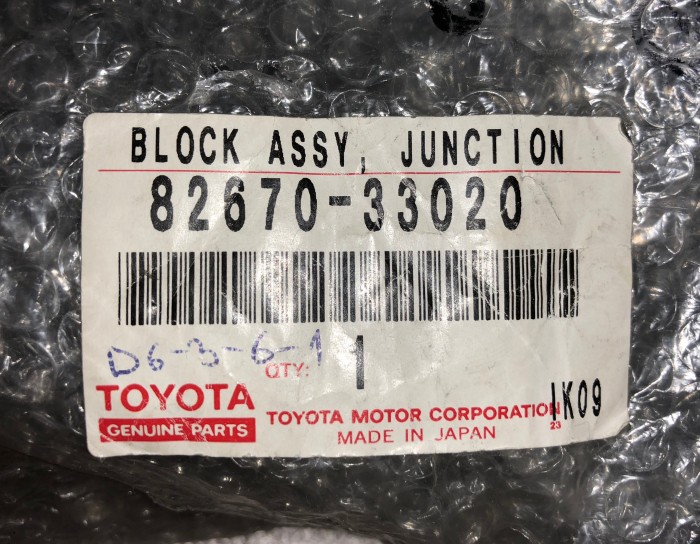 Блок предохранителей TOYOTA Camry, Scepter, Windom 8267033020