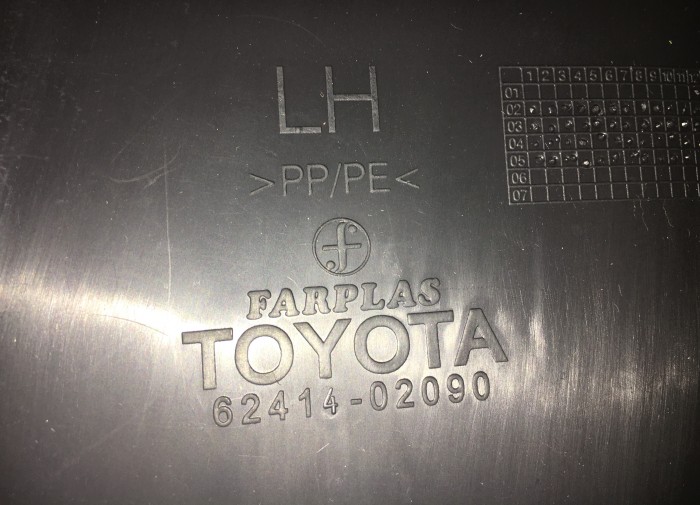 Накладка центральной стойки нижняя TOYOTA Corolla E120 6241402090B0