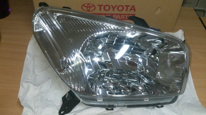 Фара правая TOYOTA RAV4 ACA20 8111042160