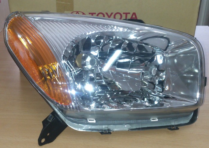 Фара правая TOYOTA RAV4 ACA21 8113042190