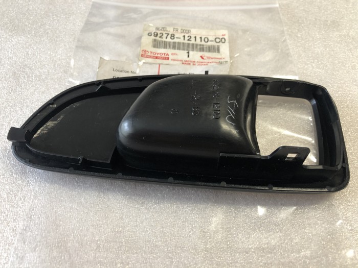 Накладка ручки передней левой двери TOYOTA Corolla E100 6927812110C0