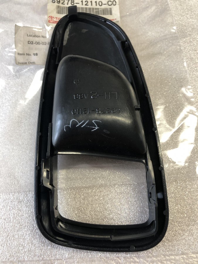 Накладка ручки передней левой двери TOYOTA Corolla E100 6927812110C0