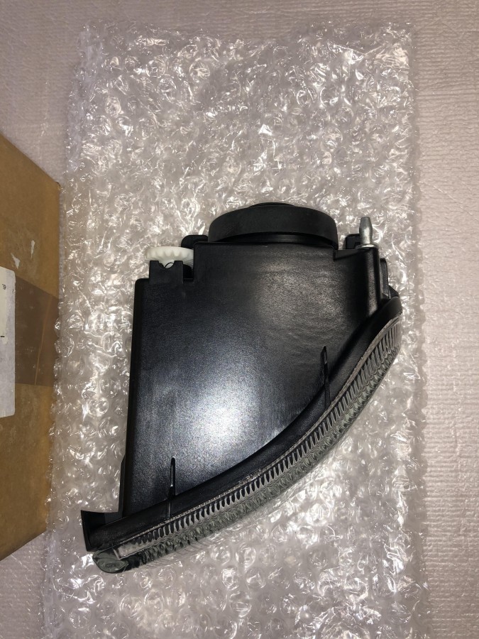 Фара противотуманная Toyota AVENSIS I 1997-2003 8121005040