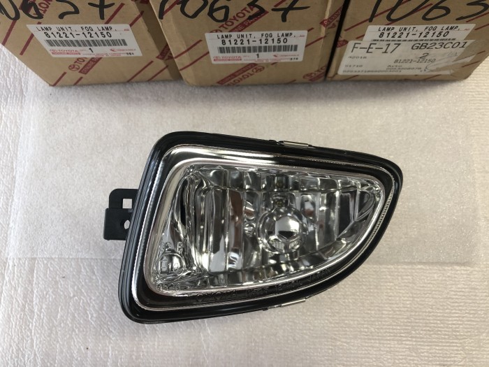 Фара противотуманная левая TOYOTA COROLLA E112 1997-2001 8122112150