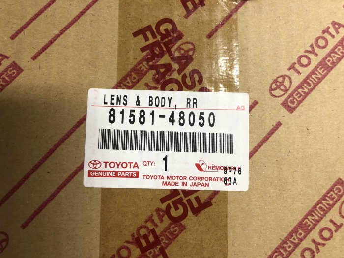 Фонарь задний внутренний правый LEXUS RX 300 8158148050