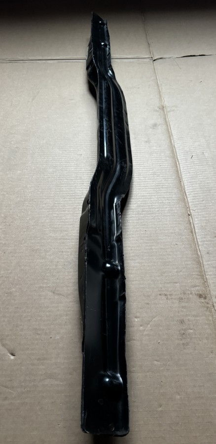 Поперечина рамки радиатора нижняя Toyota LAND CRUISER 80, Toyota LEXUS LX 450 5710460022
