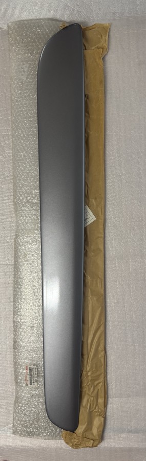 Молдинг двери передней левой TOYOTA RAV4 7573142090B1