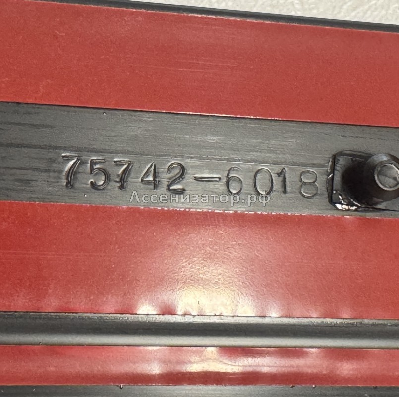 Молдинг двери задней левой Toyota Land Cruiser FZJ100 7574260180