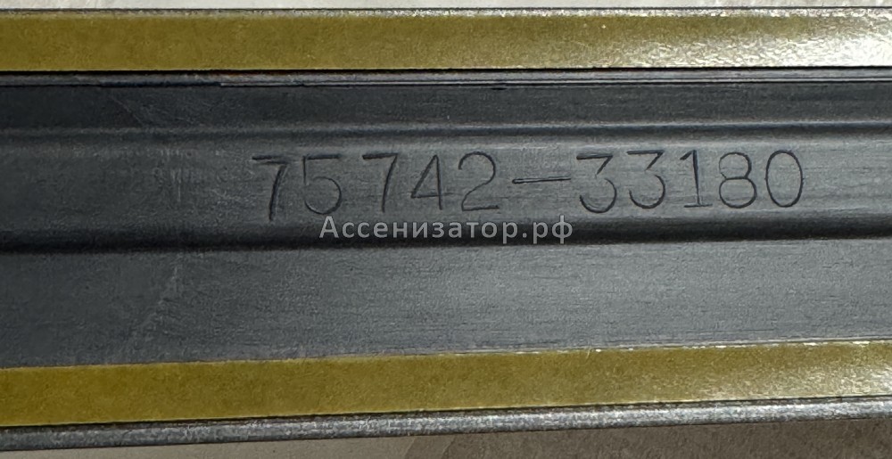 Молдинг задней левой двери TOYOTA CAMRY V30 7574233180E0