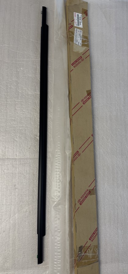 Молдинг TOYOTA Corolla Verso R10 7574064010