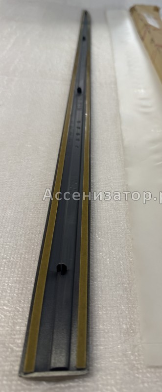 Молдинг передней правой двери TOYOTA CAMRY V30 7573133190E0