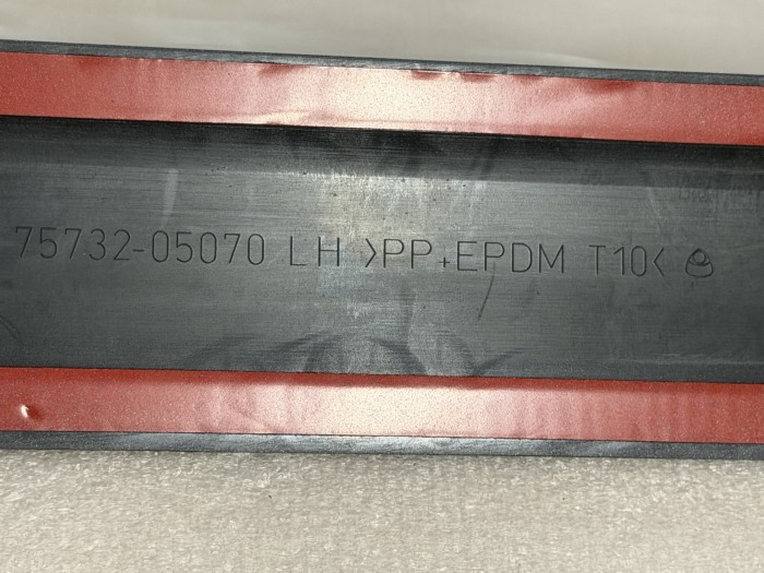 Молдинг передней левой двери Lexus RX XU30 7573205080C0